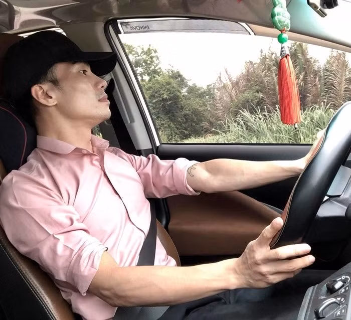 Sau thời gian đình đám, Kenny Sang khá bình lặng trong các phát ngôn cũng như nghĩ ra các chiêu trò. Thay vào đó, anh chàng chia sẻ những hình ảnh về cuộc sống trên trang cá nhân và chăm lo cho shop kinh doanh thời trang tại TP HCM.