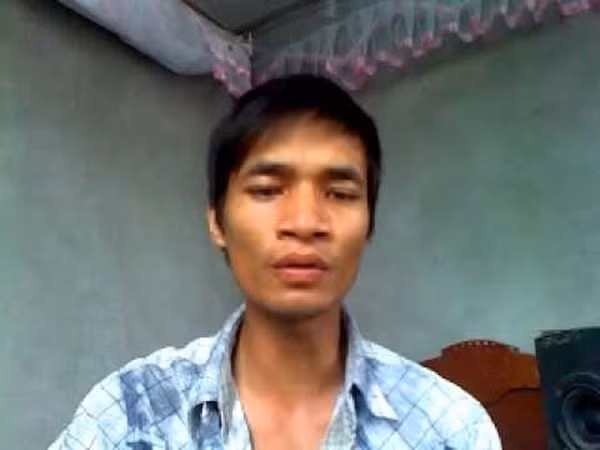 Giữa năm 2014, thảm họa cover Lệ Rơi bắt đầu "chiếm sóng" MXH bằng giọng hát chênh phô, trình diễn vụng về.