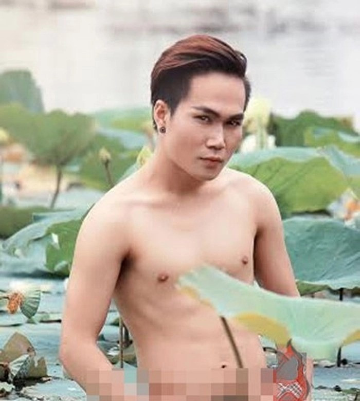 Quân Kun từng bị “ném đá” bởi những hình ảnh lố lăng và phát ngôn gây sốc vào năm 2013. Anh chàng 9x được nhận xét là chuyện có những chiêu trò trên mạng xã hội để có được sự nổi tiếng.