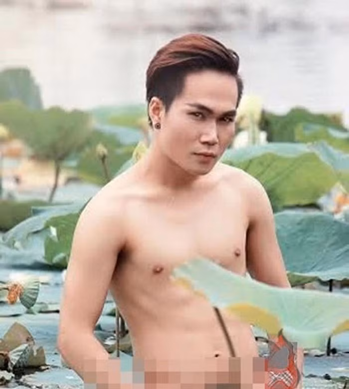 Quân Kun từng bị “ném đá” bởi những hình ảnh lố lăng và phát ngôn gây sốc vào năm 2013. Anh chàng 9x được nhận xét là chuyện có những chiêu trò trên mạng xã hội để có được sự nổi tiếng.