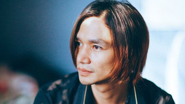 Dù sở hữu giọng hát mà chẳng dòng nhạc nào chấp nhận nổi nhưng Lệ Rơi lại vô cùng được chú ý nhờ sự hồn nhiên, chân chất đúng chất một "nông dân trồng ổi" của mình.