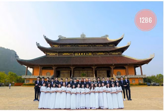 Với mong ước "đi khắp thế giới" có nhau, các bạn học sinh đã cho ra đời bộ ảnh kỷ yếu cực độc đáo của mình.