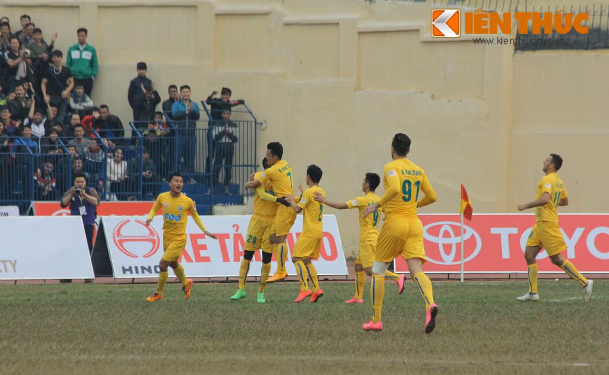 Thanh Hoa 3-0 Ha Noi T&T: Mo man V.League hoanh trang-Hinh-2