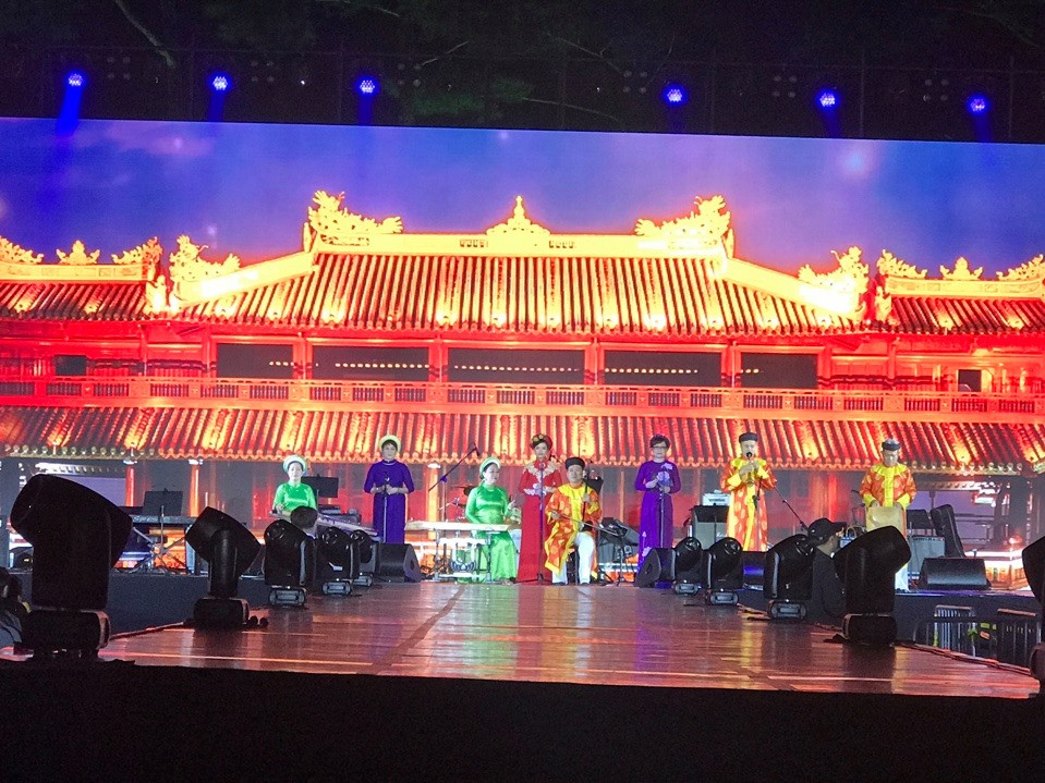 Nghe si to bi can bo tranh xuat luu dien nuoc ngoai: UBND TP Hue len tieng