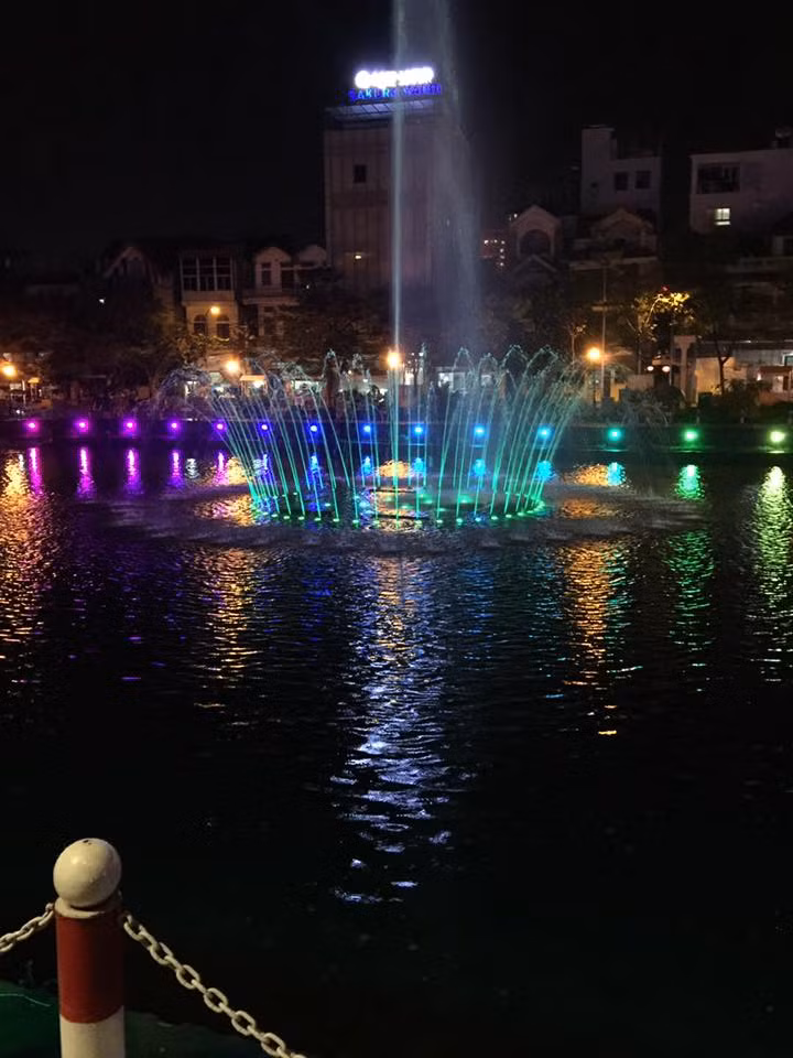 Mặc dù chỉ là khai trương thí điểm sau đó sẽ quyết định nên mở rộng hay thu hẹp quy mô tổ chức nhưng phố đi bộ Trịnh Công Sơn vẫn được sự đón nhận nồng nhiệt của người dân và du khách.