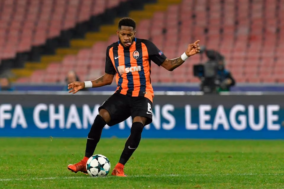 Theo Daily Star, phớt lờ lời mời thịnh tình từ Man City, tiền vệ người Brazil - Fred gật đầu đồng ý về M.U. Ảnh: Daily Star