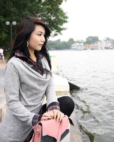 Trước khi mất, Dạ Ly từng đăng trên trang cá nhân rằng : Thời gian nó ở bệnh viện thậm chí còn nhiều hơn ở nhà mình. Liên tục phải trải qua những xét nghiệm, sinh thiết, chọc tủy. Những cơn đau nhức khắp người, ngay cả việc ăn uống cũng khó khăn, liên tục hành hạ cả thể xác lẫn tinh thần của cô gái kiên cường ấy".