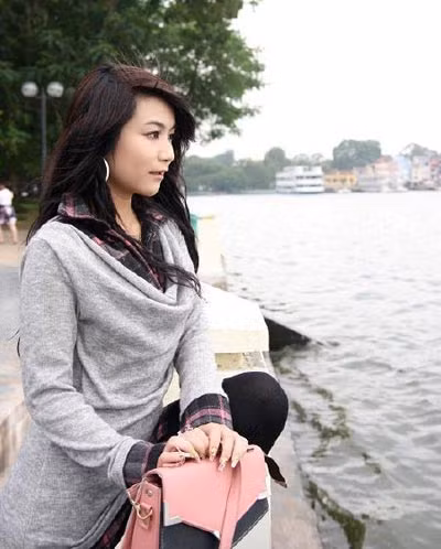 Trước khi mất, Dạ Ly từng đăng trên trang cá nhân rằng : Thời gian nó ở bệnh viện thậm chí còn nhiều hơn ở nhà mình. Liên tục phải trải qua những xét nghiệm, sinh thiết, chọc tủy. Những cơn đau nhức khắp người, ngay cả việc ăn uống cũng khó khăn, liên tục hành hạ cả thể xác lẫn tinh thần của cô gái kiên cường ấy".