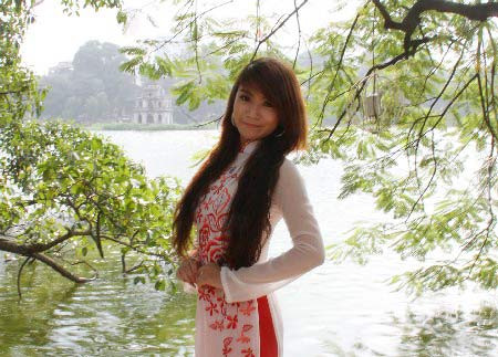 Sau khi có tên tuổi từ cuộc thi Miss Teen, Dạ Ly lấy tên nghệ danh là Bảo Ngân và từ đó cô nàng này trở thành diễn viên đóng khá nhiều MV ca nhạc với các ca sĩ nổi tiếng.