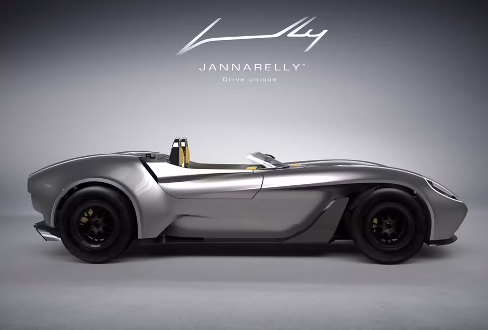 Đây là chiếc xe thể thao có kích thước nhỏ nhất thế giới với chiều dài x rộng x cao lần lượt là 3.860 x 1.840 x 1.080 mm.