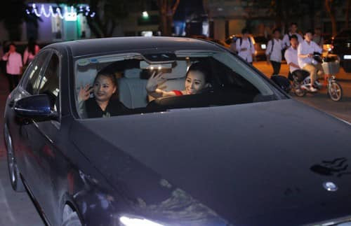 Phuong Oanh 'Quynh bup be' rao ban Mercedes E250 co gia gan 2,5 ty