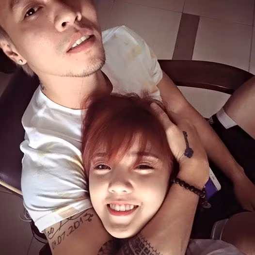 Tuy nhiên trong thời gian gần đây, sau khi "tạm chia tay" Lâm Á Hân và Phạm Hồng Hải cho đăng tải những bức ảnh đi xem phim cùng nhau hay ngồi trong một quán ăn cùng con, đi cắt tóc cùng nhau.