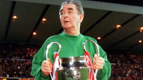 Mùa 1977/1978, sau khi vừa thăng hạng, Nottingham Forest đã lên ngôi ở giải đấu số 1 xứ sở sương mù.Năm đó Nottingham Forest phải cạnh tranh với Liverpool rất mạnh, vậy mà họ không để thua trận nào từ tháng 11 và có chiến thắng ấn tượng 4-0 trên sân của Man United vào tháng 12.