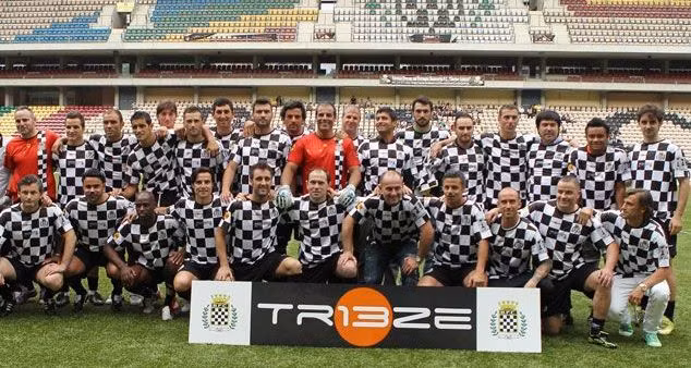 Boavista không thuộc nhóm các đại gia của bóng đá Bồ Đào Nha như Porto, Benfica hay Sporting Lisbon. Thế nhưng mùa giải 2000/2001, CLB này đã bất ngờ vô địch giải VĐQG Bồ Đào Nha. Boavista chỉ để thua 3 trận, 1 trong số đó là thất bại trước Porto ở lượt đấu cuối khi họ đã cầm chắc ngôi vô địch. Đáng nói ở chỗ, Boavista vô địch Bồ Đào Nha mùa 2000/01 mà không có ngôi sao đích thực nào trong đội hình.