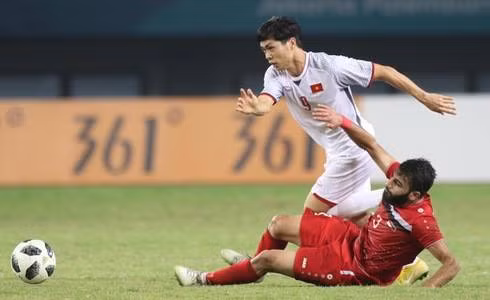 Van Toan lap cong dua Olympic Viet Nam vao ban ket Asiad 2018-Hinh-3