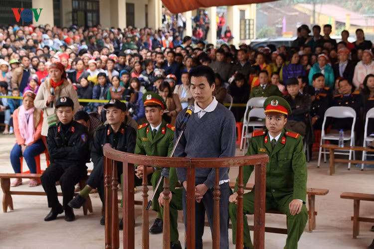 Bị cáo Tẩn Láo Lở tại phiên xử lưu động. Ảnh: VOV