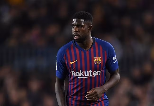 Tờ SPORT (thân Barca) tiết lộ, đội bóng Tây Ban Nha đã ra mức giá 70 triệu euro cho Samuel Umtiti. Bên cạnh đó, đội chủ sân Camp Nou cũng làm rõ lập trường của mình về tương lai của tuyển thủ Pháp. Trên thực tế Barcelona không muốn bán ngôi sao 25 tuổi nhưng sẵn sàng đàm phán nếu đối tác đáp ứng số tiền nói trên.