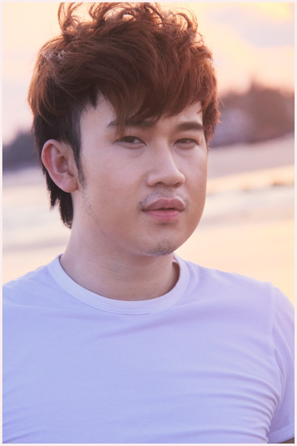 Còn nickname Minh Quỳnh bình luận: "Các sao để râu trông cứ mệt mỏi sao ý. Chẳng còn tươi vui vẻ trẻ đẹp chút nào. Mất hết cả hình tượng".