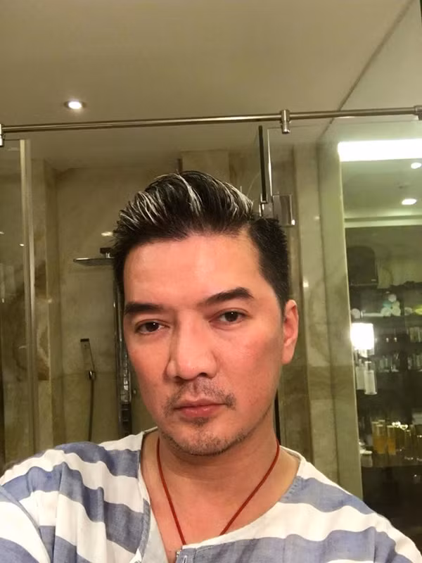 Còn nickname Hoàng Yến thì chia sẻ: "Còn đâu hình tượng soái ca ngày nào, trả lại các sao cho tui. Nhìn như này bụi bặm lắm không thích lắm. Trông cứ buồn cười sao ý".