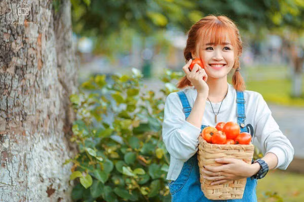 Dù không quá nổi tiếng như những hotboy, hotgirl khác nhưng Thảo Phạm (tên thật là Phạm Thị Bích Thảo) vẫn là cái tên nhận được nhiều sự chú ý từ cộng đồng mạng với loạt bản cover thu hút hàng triệu lượt xem trên Youtube.