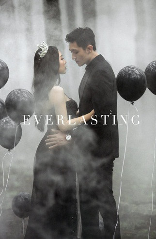 Qua bộ ảnh cưới đen kì lạ này thì cho thấy họ khá ăn ý trong cách thể hiện một concept ảnh cưới ma mị và độc lạ. Từ sở thích chung là mê đồ đen, thích phượt nên đây là concept chụp hình yêu thích của đôi họ.