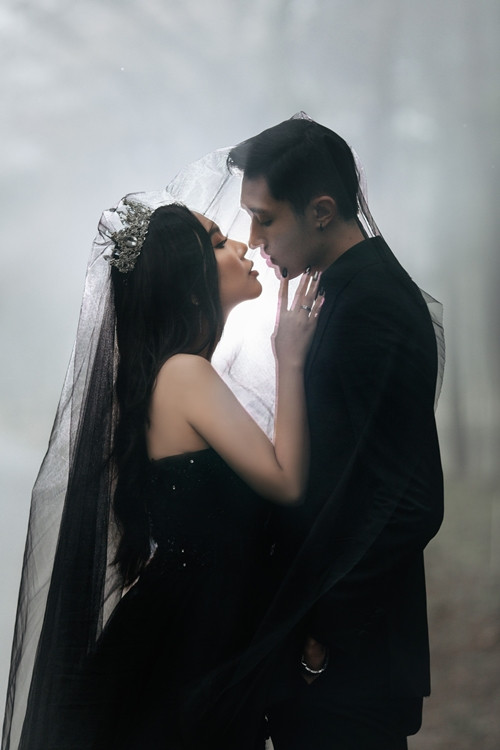 Cặp đôi Thảo Vân và Alex đều yêu thích phong cách của bộ hình và đúng chất của họ nên bộ hình thực hiện khá mượt mà và ekip phối hợp ăn ý. Bộ hình được chuẩn bị Concept art rất kĩ và đảm bảo cả ekip hiểu rõ style và tinh thần của bộ ảnh.