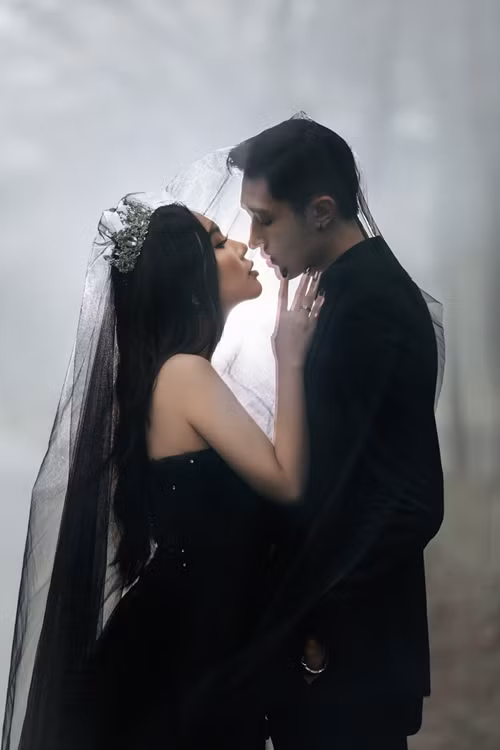 Cặp đôi Thảo Vân và Alex đều yêu thích phong cách của bộ hình và đúng chất của họ nên bộ hình thực hiện khá mượt mà và ekip phối hợp ăn ý. Bộ hình được chuẩn bị Concept art rất kĩ và đảm bảo cả ekip hiểu rõ style và tinh thần của bộ ảnh.