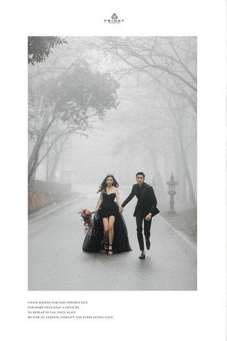 Cặp đôi trong bộ ảnh này cũng khá nổi tiếng trên MXH, họ là Thảo Vân (nickname Con Thỏ – là Á Quân Kamart Asian Beauty Blogger Contest 2017) và Alex. Cặp đôi này đã yêu nhau được 2 năm nhưng không muốn công khai quá chi tiết chuyện tình yêu của mình.