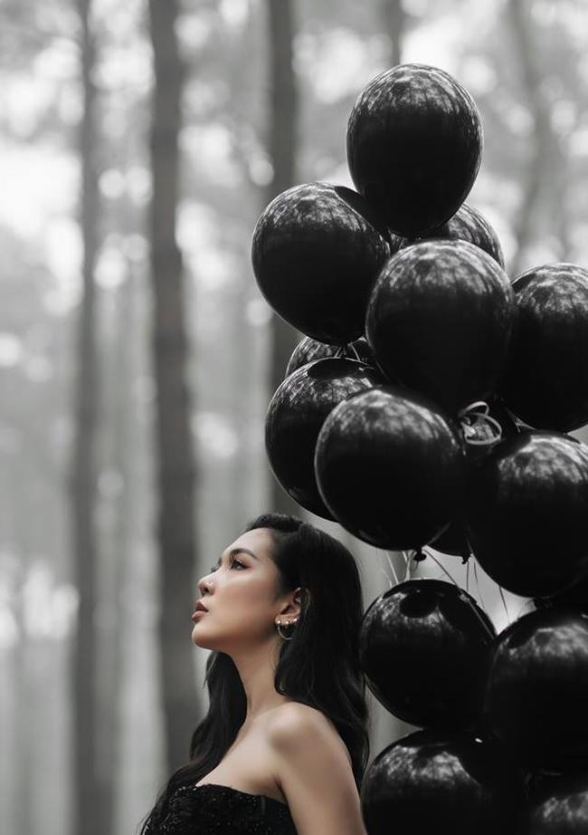 Bộ ảnh cưới đen được lấy ý tưởng bô phim Twilight, với phong cách hoàn toàn mới lạ và khác biệt. Theo studio này dự đoán thì đây là xu hướng chụp hình mới cho các cặp đôi năm nay.