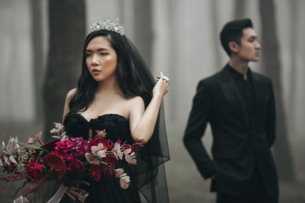 Thời tiết hôm đó cả ekip thấy may mắn vì thuận lợi về độ âm u, trời không nắng cũng không mưa và khá mát mẻ để có một bối cảnh thuận lợi.