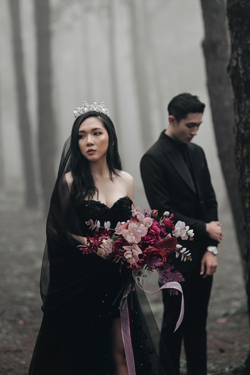 Bộ ảnh này được thực hiện như ekip chia sẻ họ cũng muốn xóa bỏ định kiến với "đám cưới đen" bởi cái gì hợp thuần phong, mỹ tục hay không cũng là do… cách nhìn nhận.