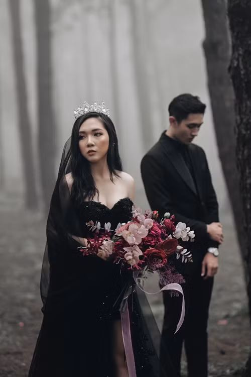 Bộ ảnh này được thực hiện như ekip chia sẻ họ cũng muốn xóa bỏ định kiến với "đám cưới đen" bởi cái gì hợp thuần phong, mỹ tục hay không cũng là do… cách nhìn nhận.