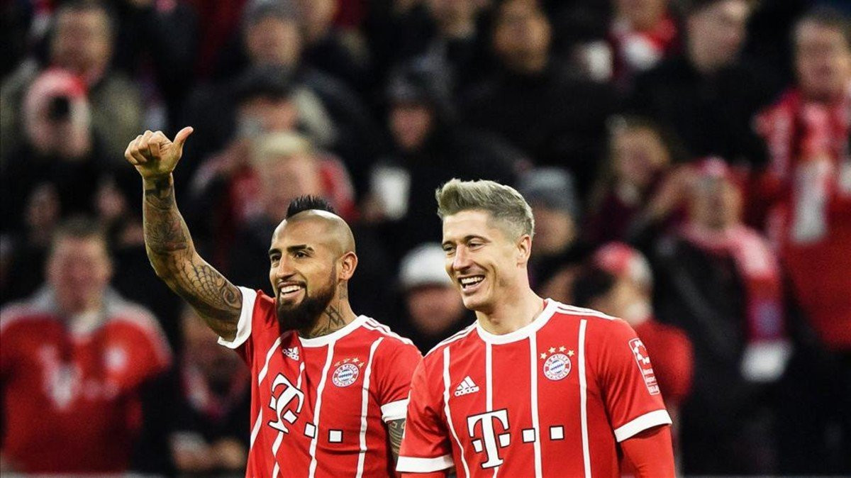  Chuyển nhượng cầu thủ từ Bild, MU đang quan tâm một cách sâu sắc đến hai ngôi sao của Bayern Munich là Robert Lewandowski và Arturo Vidal.