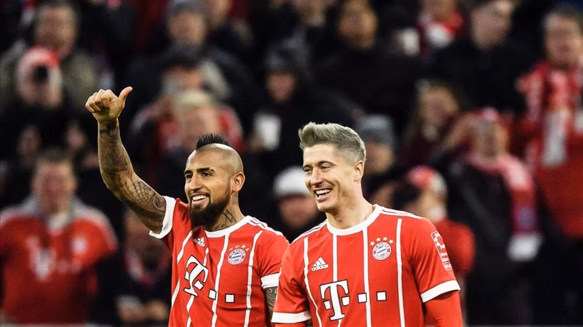  Chuyển nhượng cầu thủ từ Bild, MU đang quan tâm một cách sâu sắc đến hai ngôi sao của Bayern Munich là Robert Lewandowski và Arturo Vidal.