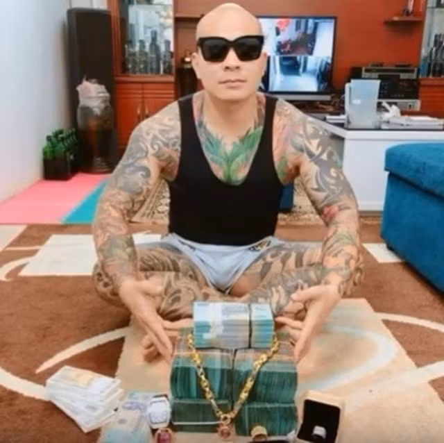 Sau Khá Bảnh, mới đây thêm một giang hồ mạng bị sa lưới đó là Quang Rambo. Ngày ngày 13/8, Phòng CSHS – Công an Hà Nội vừa bắt giữ Đỗ Văn Quang (SN 1984, tức Quang "Rambo") cùng 4 đối tượng khác để điều tra về hành vi "cưỡng đoạt tài sản".