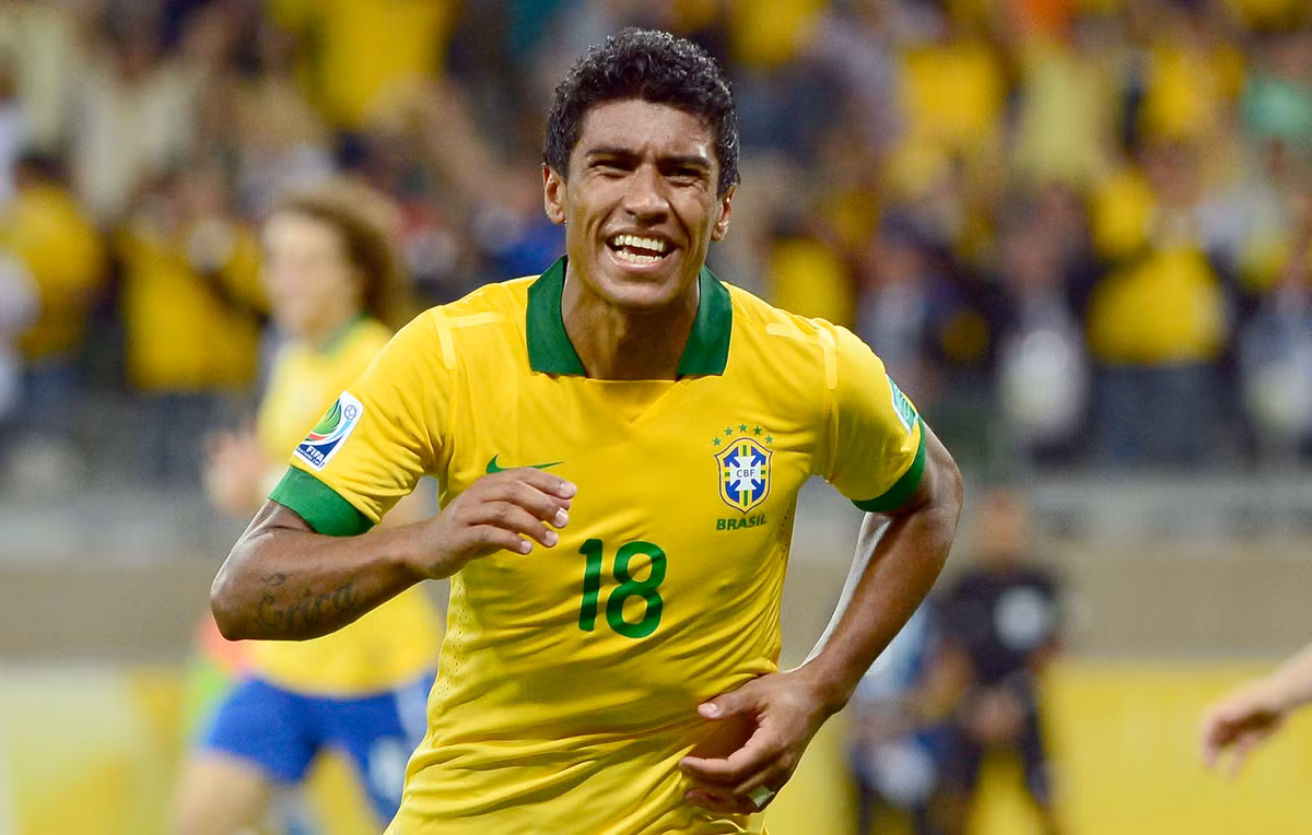 Bayern muốn có Paulinho: Theo RMC, Bayern Munich đã tiến hành đàm phán với tiền vệ Guangzhou Evergrande, Paulinho. Cựu ngôi sao Tottenham đang chơi rất hay trong màu áo ĐTQG Brazil và khiến HLV Carlo Ancelotti bị ấn tượng. Ảnh: Goal.com
