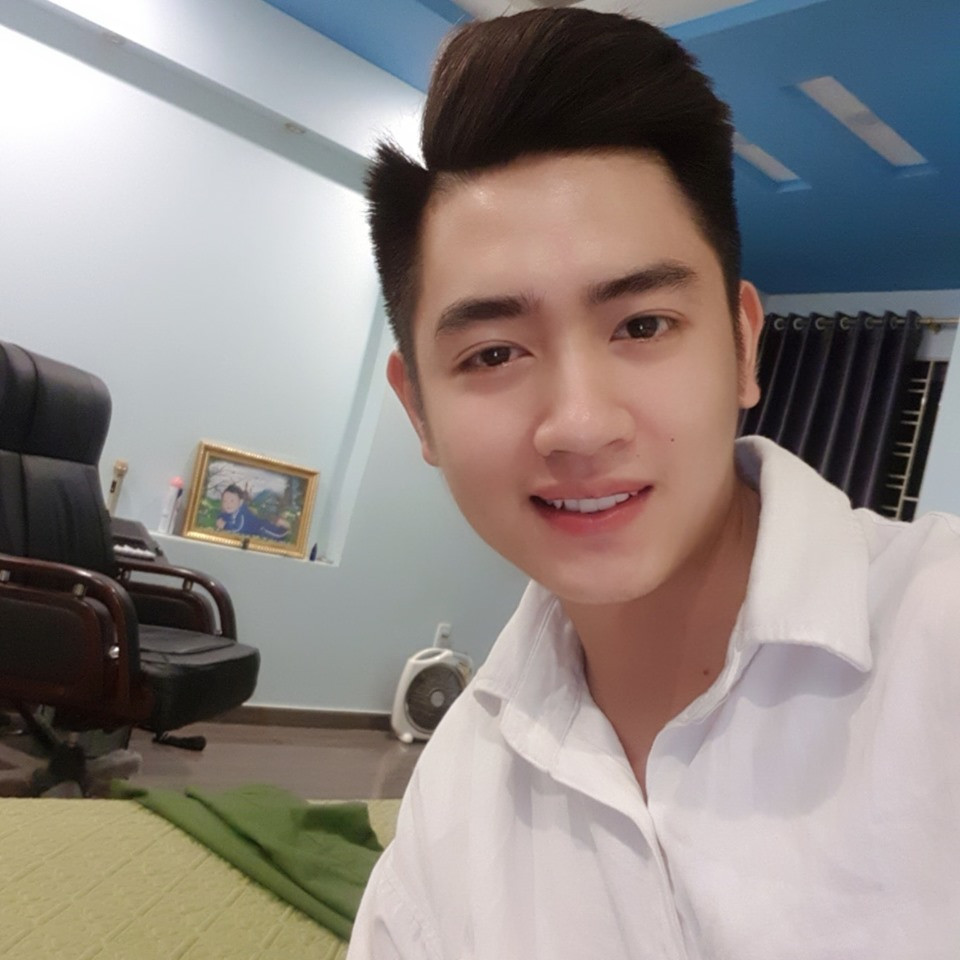 Cùng ngắm nhìn anh chàng nam thần cảnh sát điển trai đã đẹp lại còn hát hay đang khiến CĐM phát sốt.