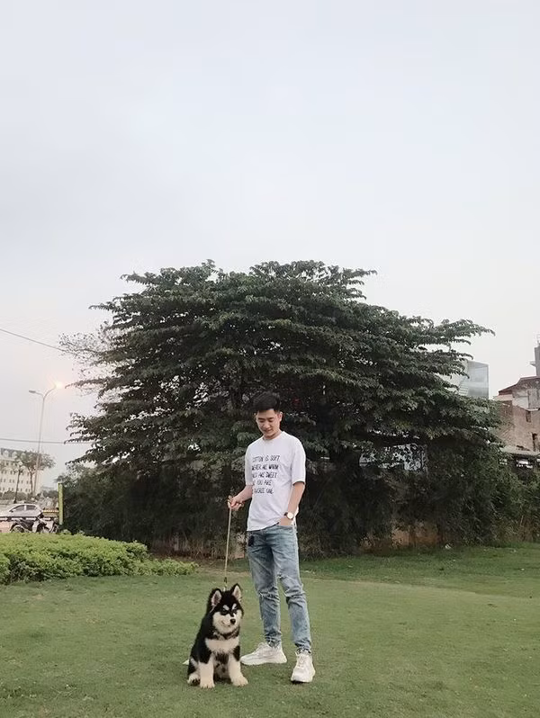 Đã điển trai, hát hay lại còn yêu động vật, bảo sao Chức Trung khiến không ít các cô gái đổ gục dưới chân mình.