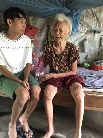 Xot long cu ba 95 tuoi song co don trong nha de xe tang-Hinh-2