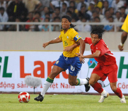 Dù không bung hết sức trong trận giao hữu cuối cùng trước khi bước vào Thế vận hội Bắc Kinh 2008, nhưng Olympic Brazil vẫn thể hiện sự trên chân về đẳng cấp, chiến thuật và lối chơi để qua đó giành chiến thắng với tỷ số 2-0. Sự xuất hiện của những ngôi sao hàng đầu thế giới như Ronaldinho, Alexandre Pato, Thiago Silva hay Marcelo đã khiến các khán đài SVĐ Mỹ Đình cũng được nêm chặt khán giả.