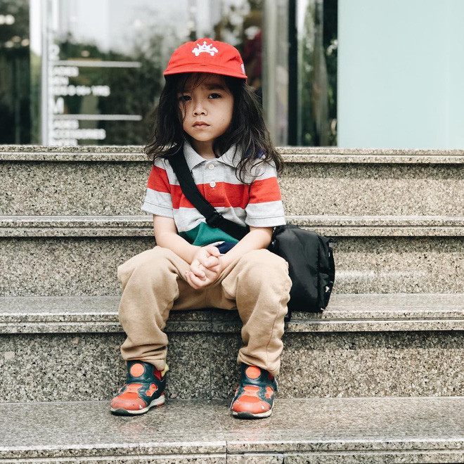 Sức hút của cậu bé chỉ mới 6 tuổi này quả là không phải dạng vừa. Bố Việt và mẹ Stu cũng phải chạy dài mới theo kịp được Pid.