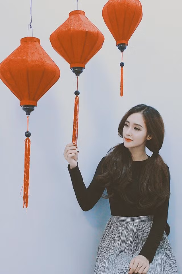 Ngoài khuôn mặt đẹp cùng thân hình thon gọn, chính thần thái quá sang chảnh và sành điệu của Bảo Bảo cũng khiến lượng fan hâm mộ của cô nàng 9X này tăng lên đáng kể.