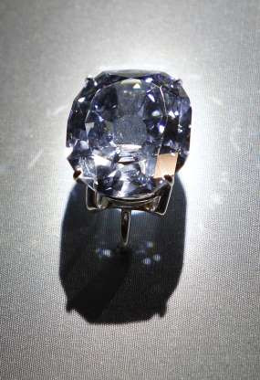 Năm 2008, viên kim cương hoàn hảo này được Laurence Graff mua với giá 19,9 triệu USD. Viên kim cương ban đầu nặng 31,06 carat. Sau khi Graff dùng 3 máy cắt kim cương để loại bỏ tạp chất, trọng lượng của viên kim cương này giảm hơn 4 carat.