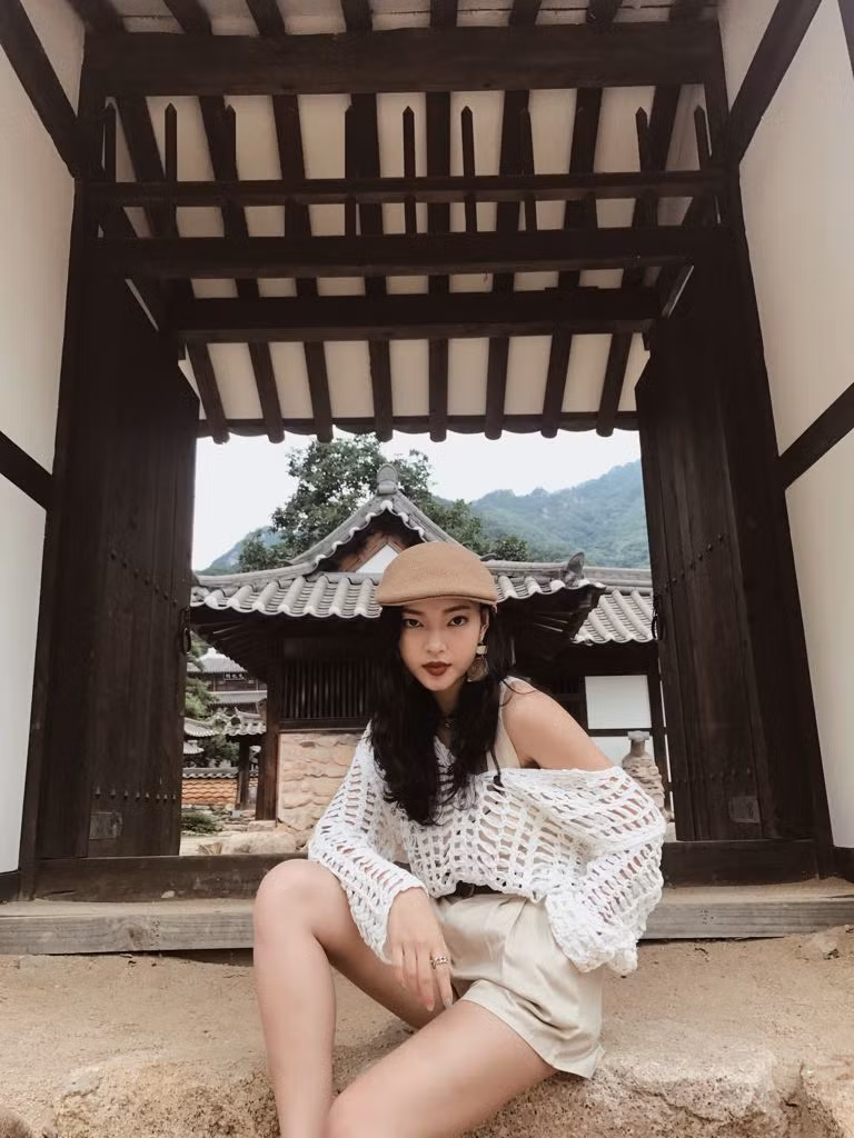 Một lần nữa, Châu Bùi lại chứng minh tài năng của mình không chỉ ở vai trò là một fashionista mà còn là một cô nàng IT Girl "đa zi năng" với các hoạt động đặc biệt tại xứ sở Kim Chi.