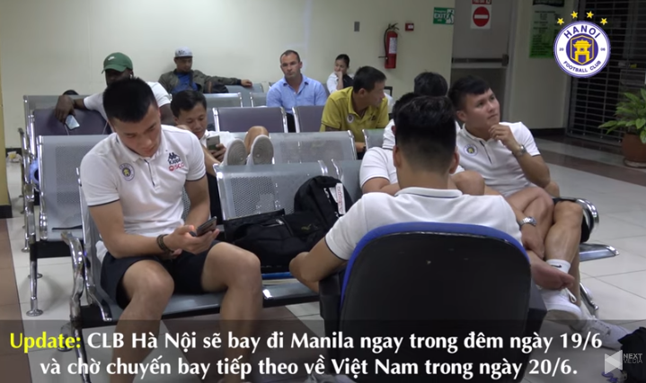 Quang Hai vat vo 10 tieng o san bay, van chua duoc ve Viet Nam-Hinh-3