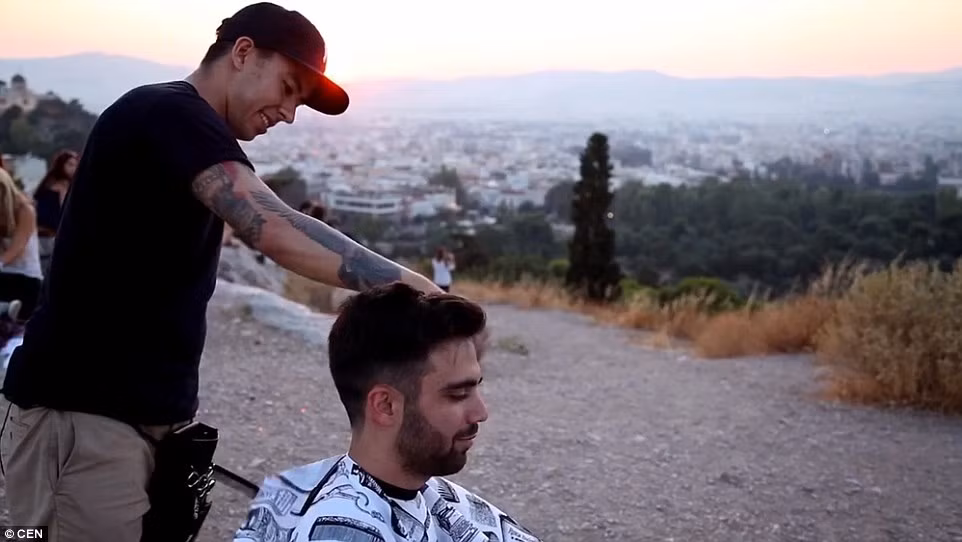 Hành trình 12 tháng của Miguel đã giúp anh cho ra đời một series clip cắt tóc khá lạ trên kênh Youtube của mình. Để làm được điều này, anh phải thuê riêng một thợ quay phim đi theo suốt hành trình.