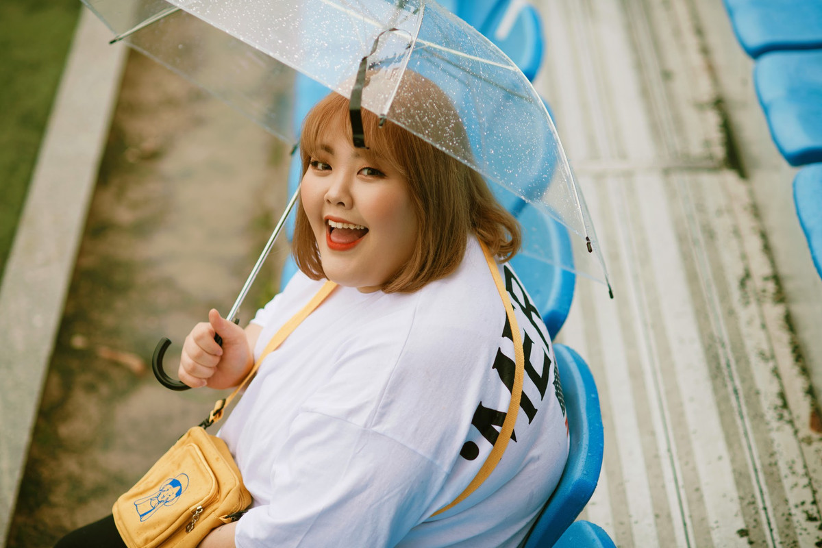 Yang Soo Bin sở hữu hơn 4 triệu lượt theo dõi trên mạng xã hội. Cô được xem là một trong người trẻ có tầm ảnh hưởng tại Hàn Quốc.