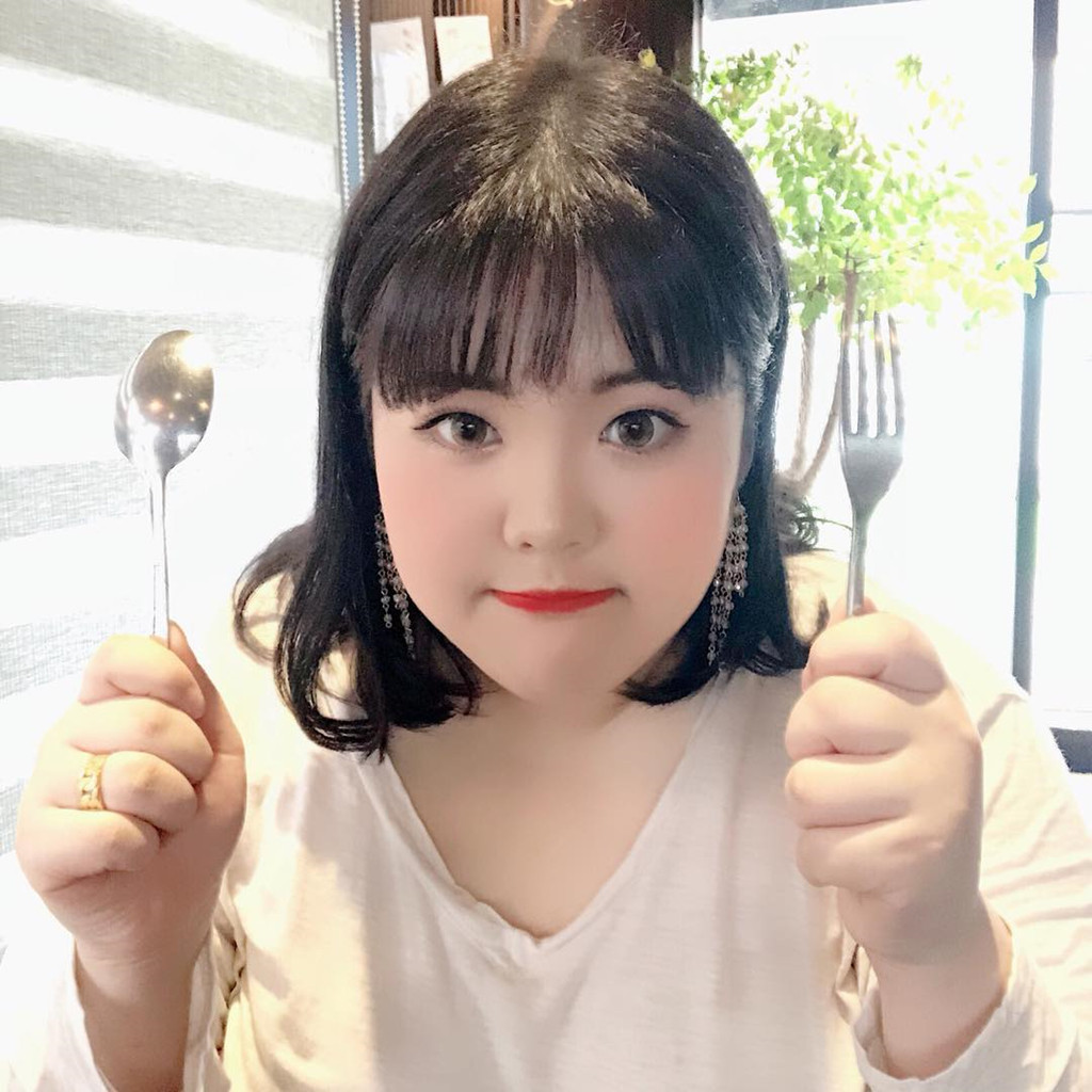 Ngay khi bài đăng của Soo Bin xuất hiện đã nhận về hàng chục nghìn lượt cảm xúc, chia sẻ và bình luận. Ngoài khen ngợi quá đẹp, không ít cư dân mạng còn gửi lời chúc mừng đến cô nàng.