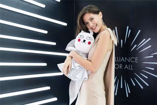 Sắp tới đây, Mareeya Poonlertlarp sẽ có khoảng thời gian chuẩn bị chu đáo trước khi đại diện đất nước chùa vàng tham dự cuộc thi Hoa hậu Hoàn vũ diễn ra vào tháng 11.