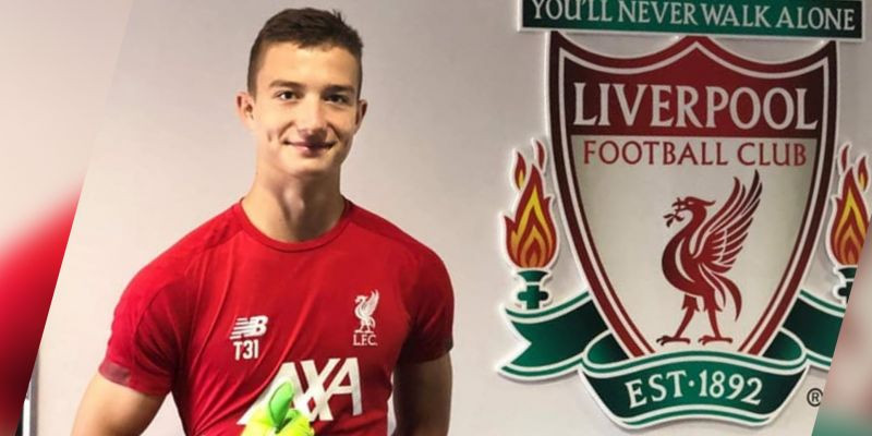 Liverpool đạt được thỏa thuận ký hợp đồng với thủ môn Fabian Mrozek vào năm tới, theo nguồn tin từ ấn phẩm Sportowefakty của Ba Lan. Tờ báo này khẳng định cầu thủ 15 tuổi đã gây ấn tượng với các tuyển trạch viên và huấn luyện viên của Liverpool trong một buổi đấu tập gần đây.